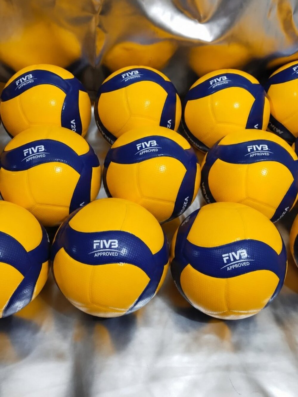 Mikasa Volleyball Mikasa V200W Volleyball Size 5 pack of 14